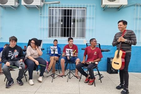 imagem SEMANA NACIONAL DA PESSOA COM DEFICIÊNCIA INTECTUAL E MÚLTIPLA que acontece do dia 21 a 28 de agosto, com o tema NOSSA HISTÓRIA, QUEM SOMOS E O QUE FAZEMOS