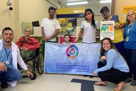 imagem APRESENTAÇÃO NA AGENCIA DOS CORREIOS DE GOVERNADOR LINDENBERG - CAMPANHA - SEMANA NACIONAL DA PESSOA COM DEFICIENCIA INTELECTUAL E MULTIPLA