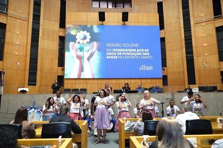 imagem  Sessão solene realizada pela Assembleia Legislativa para homenagear  os 60 anos da APAE no Espirito Santo .